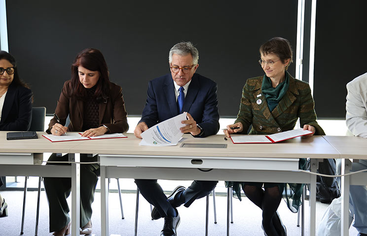 IARC and the Fundação Oswaldo Cruz sign MOU